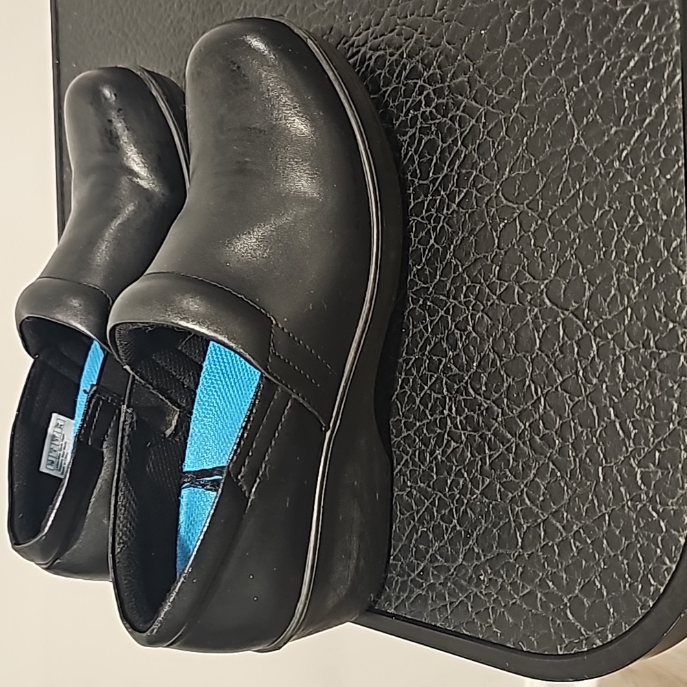 Shoes - Picture 2 of 3